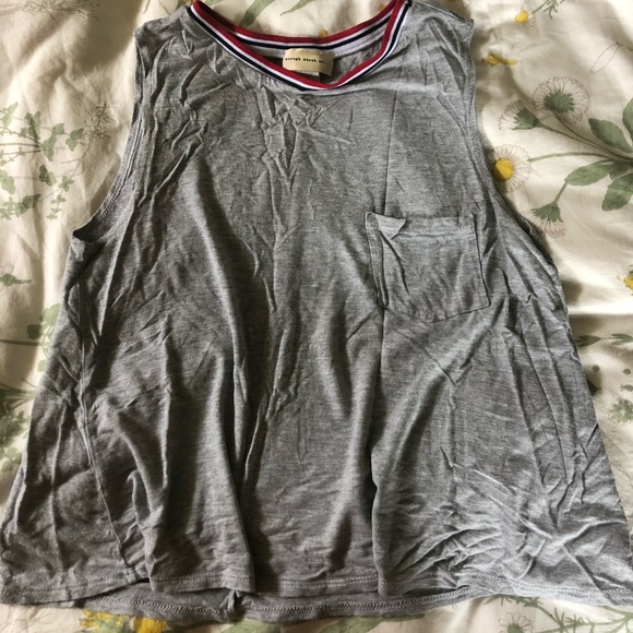 Grey tank with front pocket - Picture 2 of 3